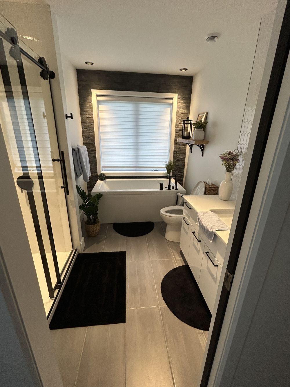Une <span>salle de bain</span> neuve, moderne et bien pensée